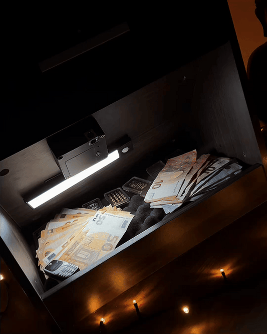 HausVersteck™ Nachttisch mit unterem Geheimfach